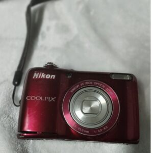 Nikon Coolpix L26 16.1 MP 5x Wide Optical Zoom Digital Camera Red w/Box UNTESTED